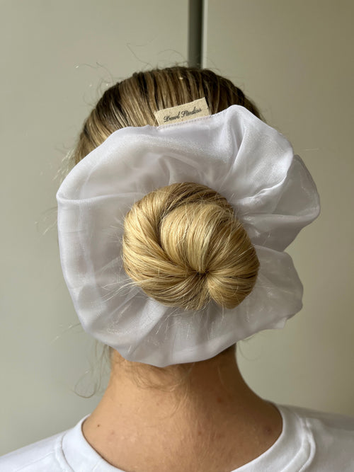 Ċara Scrunchie