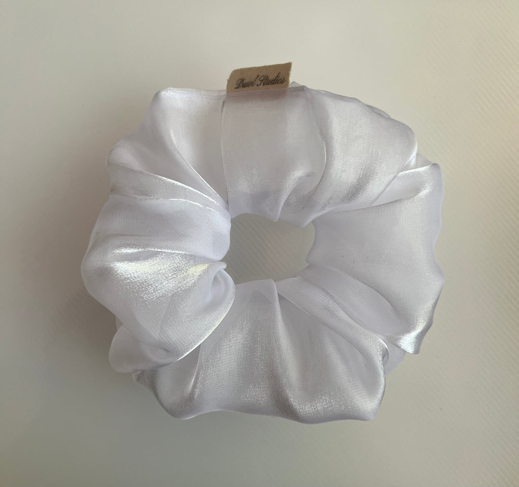 Ċara Scrunchie
